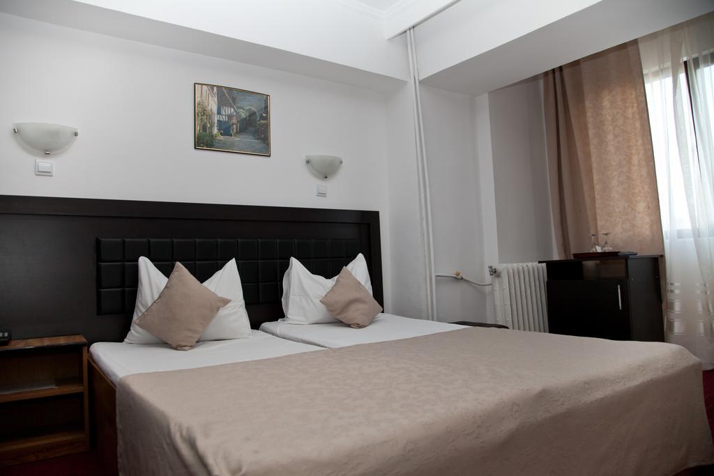 Hotel Metropol Pitesti Phòng bức ảnh