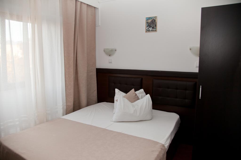 Hotel Metropol Pitesti Phòng bức ảnh