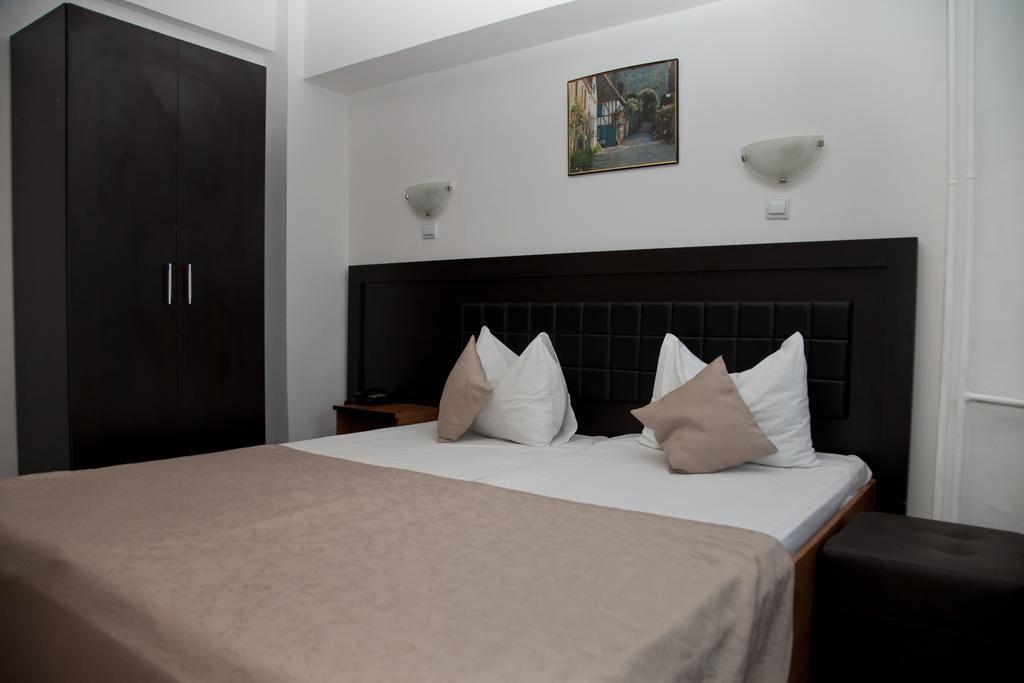 Hotel Metropol Pitesti Phòng bức ảnh