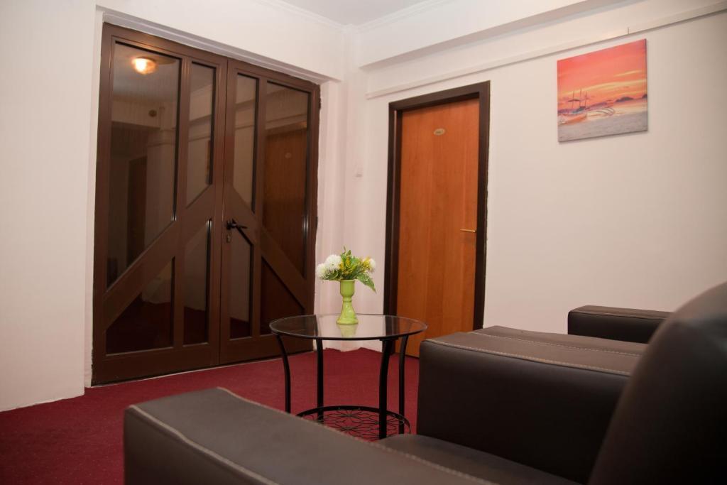 Hotel Metropol Pitesti Ngoại thất bức ảnh